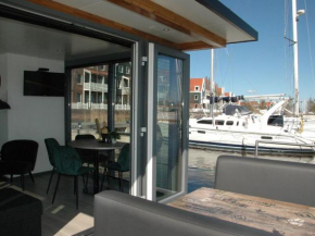 Beautiful Houseboat in the harbour of Volendam near Centre